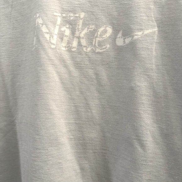 Nike Women’s Loose Fit Tee - Picture 4 of 6